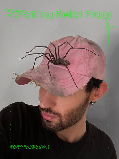 riesige Spinne aus Plastik als Dekoration | doppelt so große realistische Hauswinkelspinne | Halloween Requisite | 1 Stk